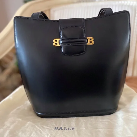 Bally Shoulder Leather Bag “like new condition”!